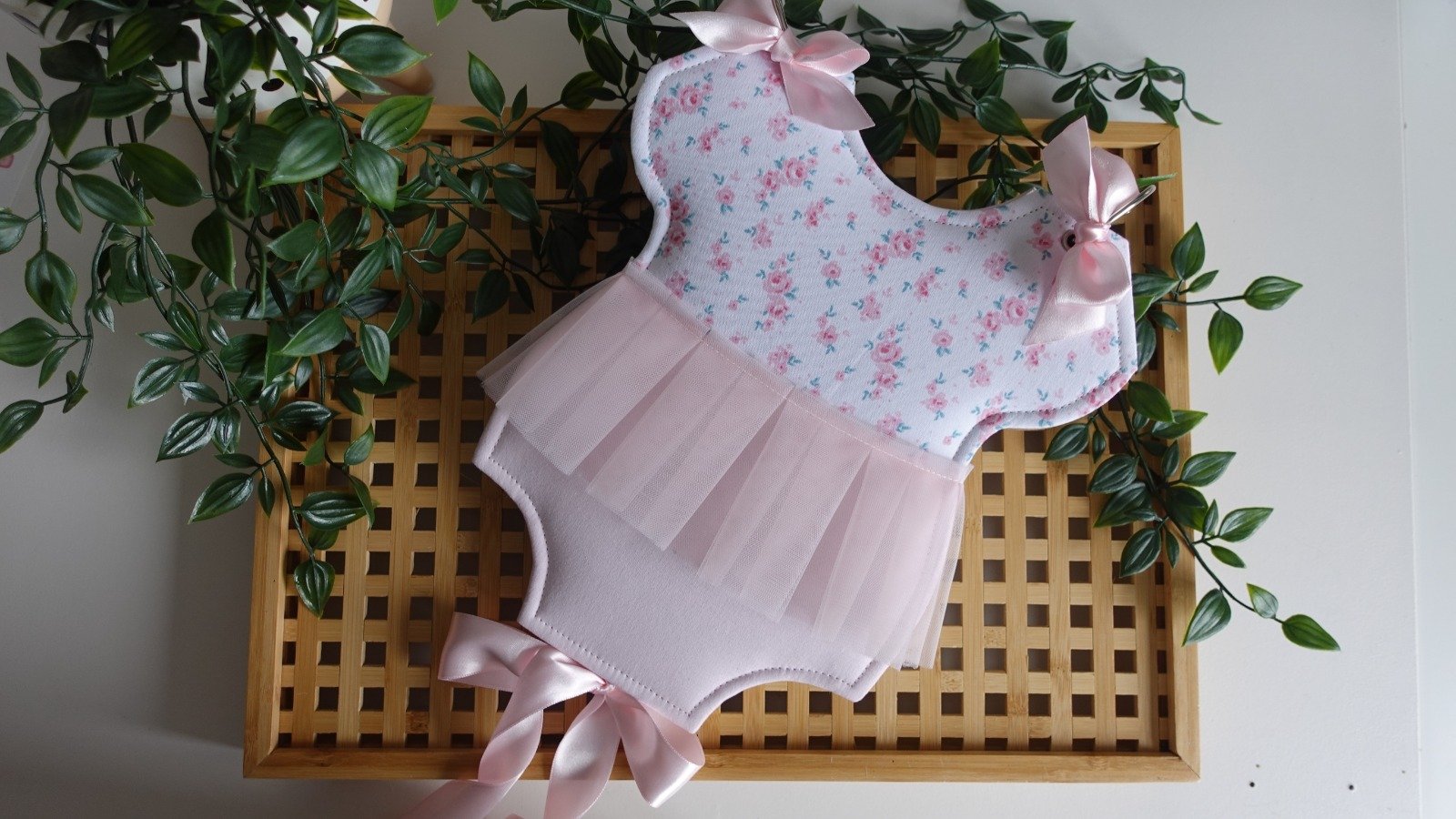 Pembe çiçekli kız bebek anı albümü ön görünüm